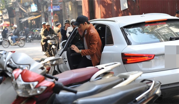 Choáng ngợp với độ giàu có của Noo Phước Thịnh