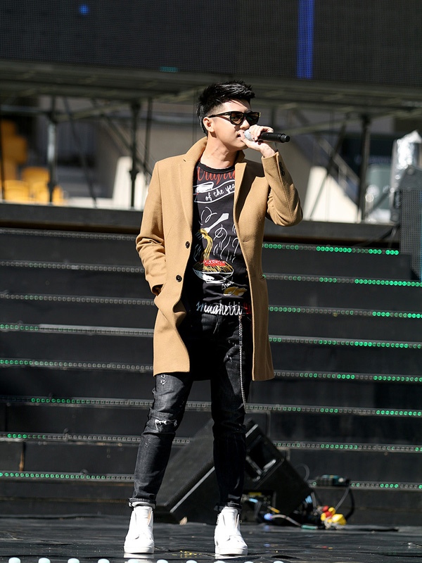 Choáng ngợp với độ giàu có của Noo Phước Thịnh