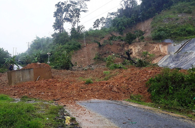 Sạt lở đất ở Bắc Trà My, vùi lấp 8 người
