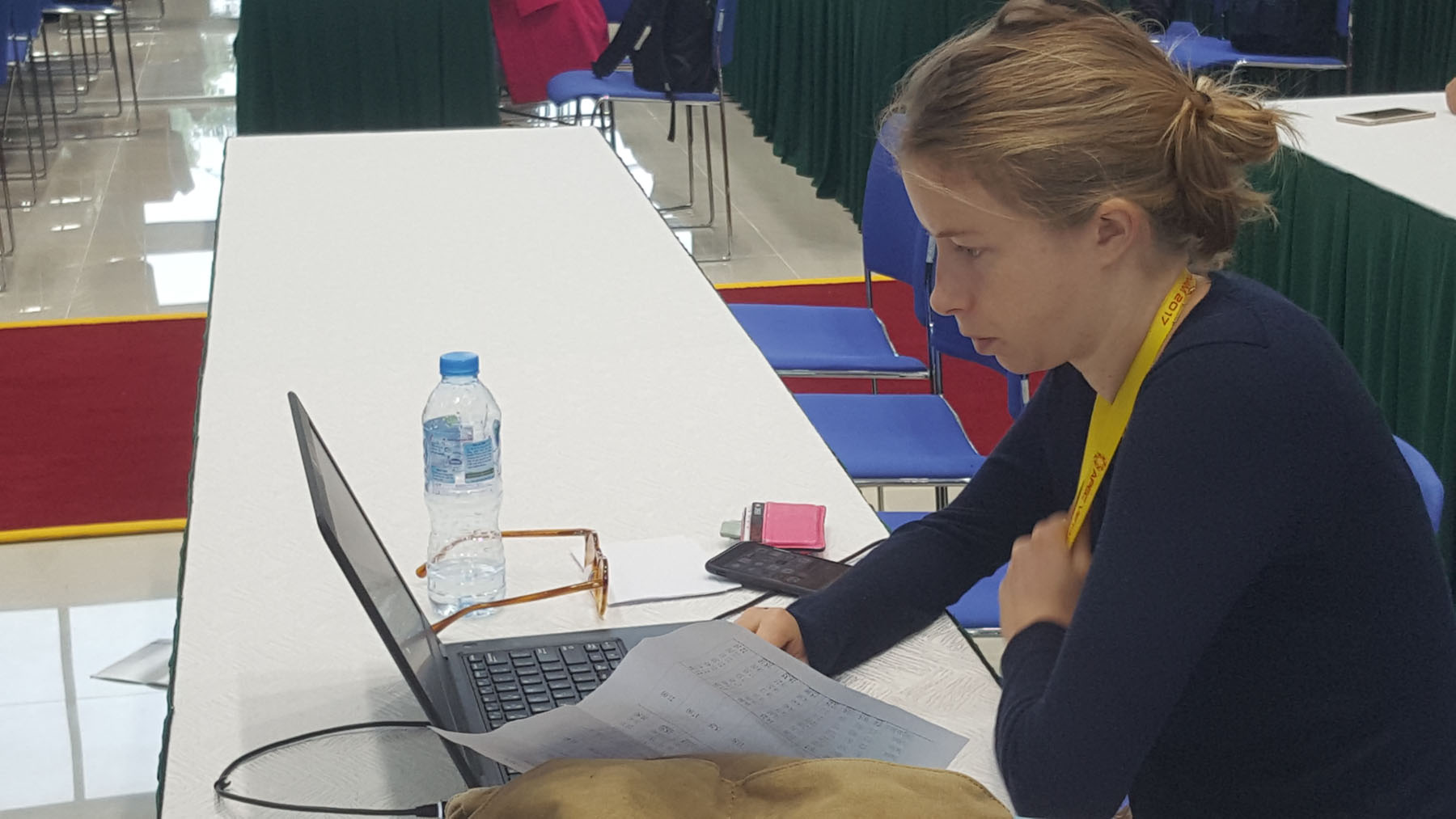 Rộn ràng ngày đầu tác nghiệp ở Trung tâm báo chí APEC 2017