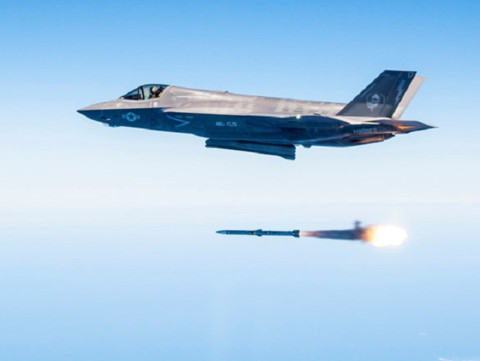 Hé lộ tên lửa không đối không mới của Mỹ thay thế sát thủ AIM-120