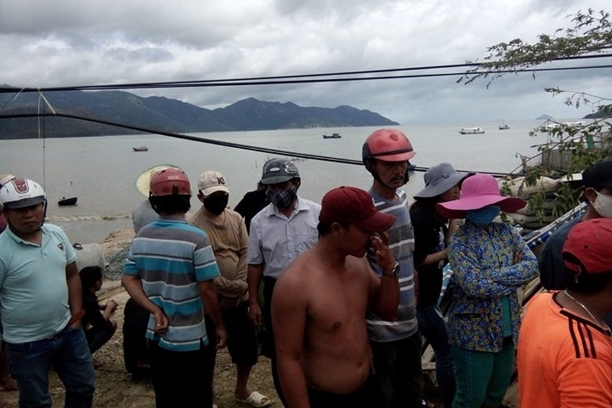 Khánh Hòa: Nhiều thi thể trôi dạt được đưa vào bờ sau bão số 12