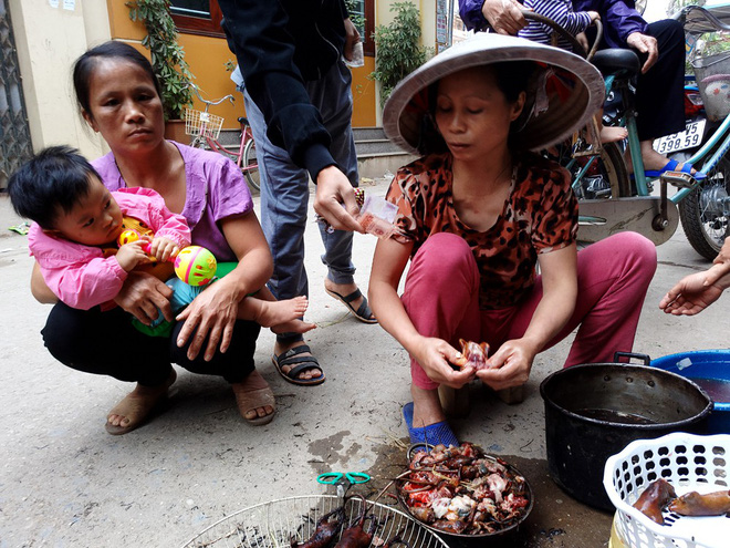 Đột kích nơi phụ nữ, trẻ nhỏ thích ăn thịt chuột hơn thịt gà giữa Hà Nội