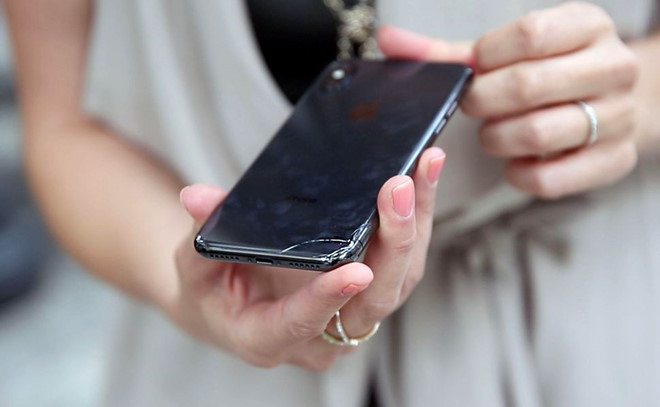 iPhone X vỡ chỉ sau một lần rơi
