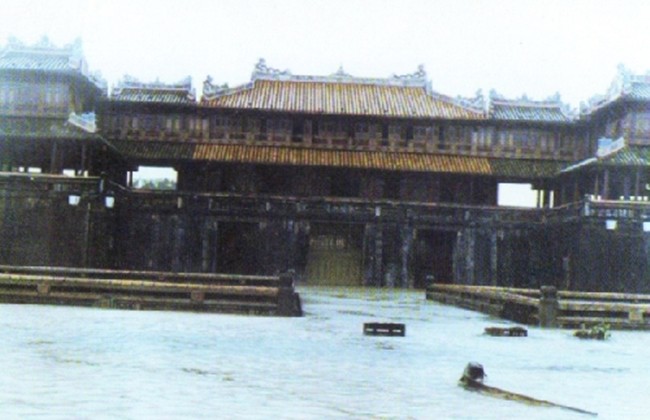 Nhìn lại cơn lũ lịch sử ở Huế năm 1999 và nguy cơ thiên tai lập lại chỉ còn cách một gang tay