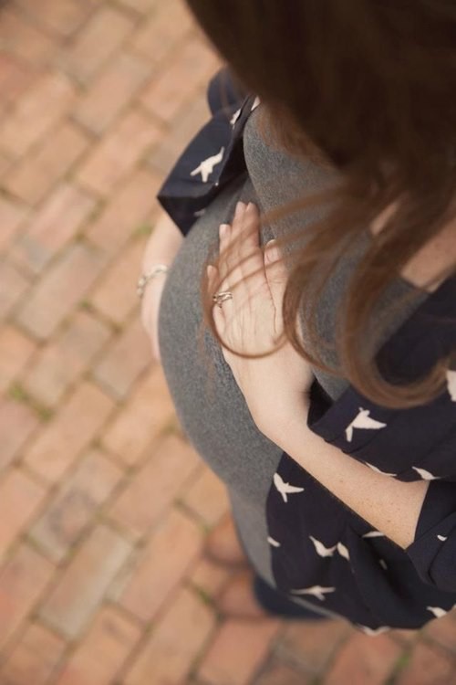 Vợ hai đang bầu tố chồng đưa mình 5 triệu mà chu cấp cho vợ cũ 15 triệu, hội chị em tranh cãi nảy lửa