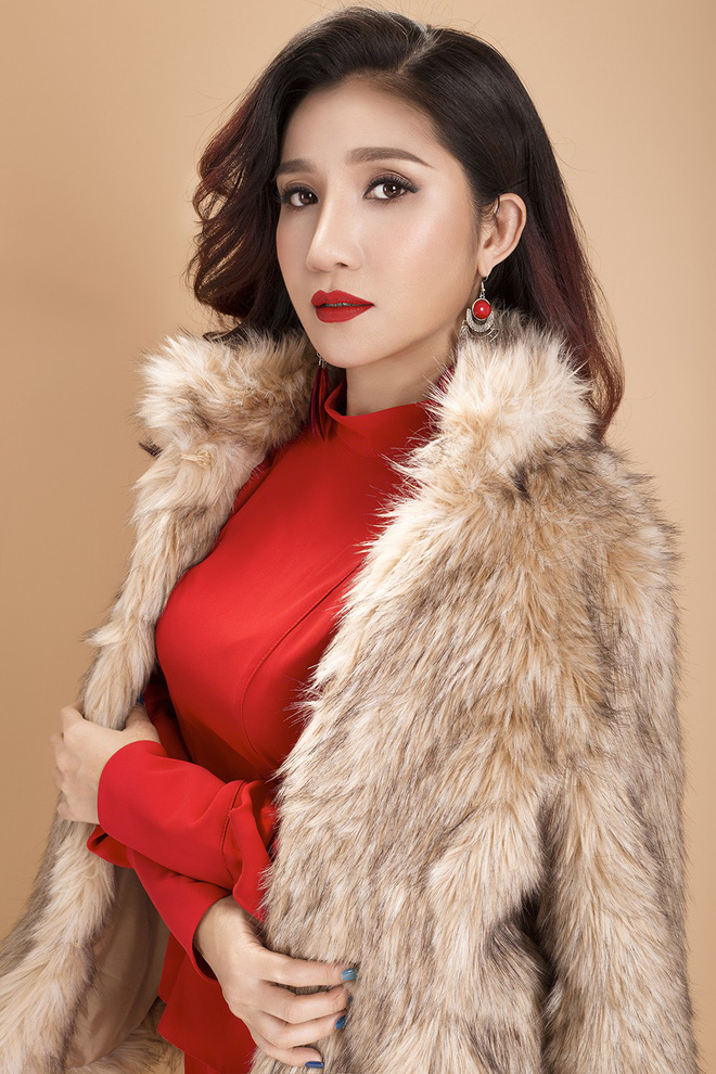 Bà mối Cát Tường khoe vẻ mặn mà khó cưỡng dù ngấp nghé tuổi 40