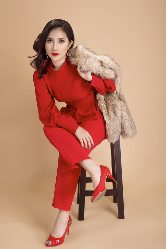 Bà mối Cát Tường khoe vẻ mặn mà khó cưỡng dù ngấp nghé tuổi 40