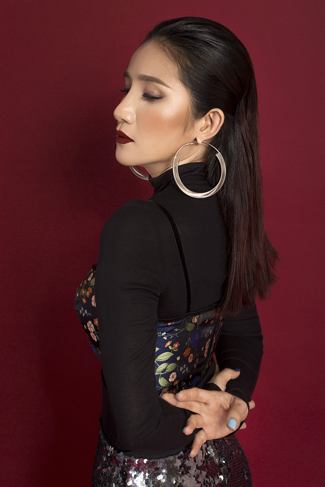 Bà mối Cát Tường khoe vẻ mặn mà khó cưỡng dù ngấp nghé tuổi 40