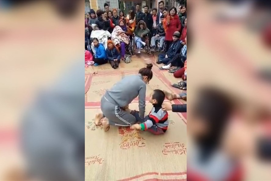 Công chúa thuốc lào nắn bóp, dẫm, bẻ...bệnh nhân liệt vụt đứng dậy, là ai?