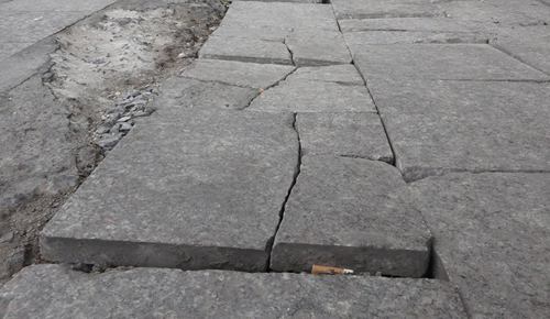 Chủ tịch Hà Nội: Đá lát vỉa hè vỡ vì chọn không đúng kích cỡ, độ dày