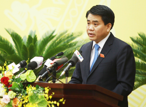 Chủ tịch Hà Nội: Đá lát vỉa hè vỡ vì chọn không đúng kích cỡ, độ dày