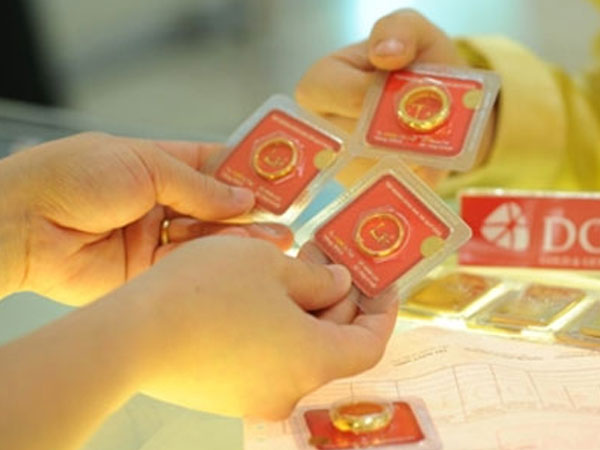 Giá vàng SJC giảm dè dặt theo thế giới
