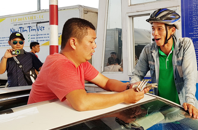 Trả tiền lẻ, qua BOT Cai Lậy nhiều lần tài xế có phạm tội gây rối?