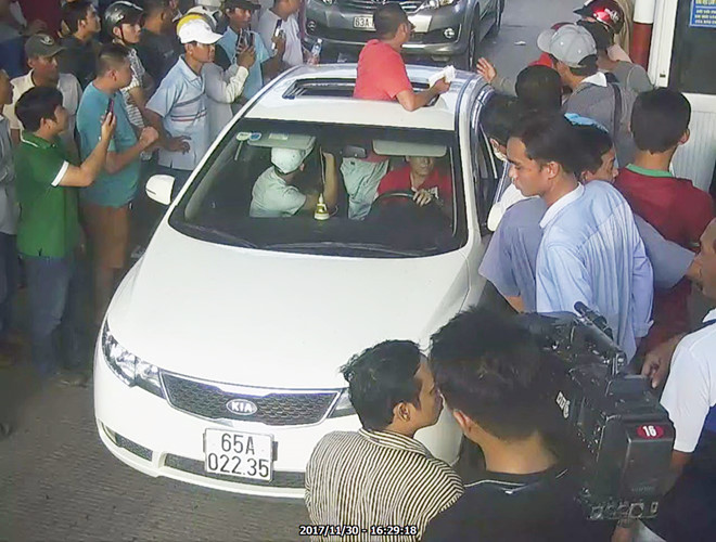 Trả tiền lẻ, qua BOT Cai Lậy nhiều lần tài xế có phạm tội gây rối?