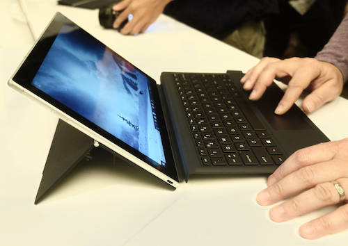 Máy tính đầu tiên trên thế giới chạy chip Snapdragon