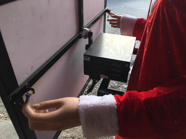 Rộ mốt manocanh quay tay, hàng cháo lòng cũng mua về hút khách