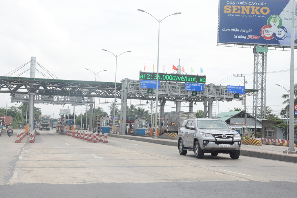 BOT Cai Lậy 24 giờ sau lệnh tạm dừng thu phí