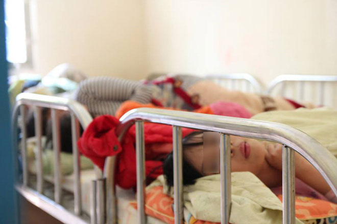 Bé gái 11 tuổi bị mẹ nhốt không cho đi học: Sau 1 năm giải cứu đã biết rất nhiều phép tính