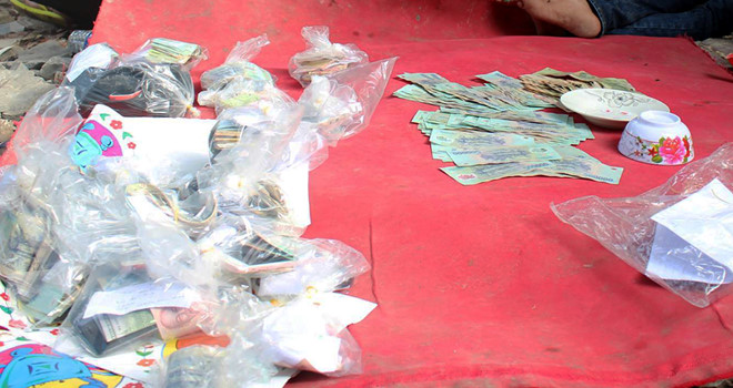 Cảnh sát vây bắt 7 phụ nữ đang sát phạt với 17 đàn ông ở sòng bạc