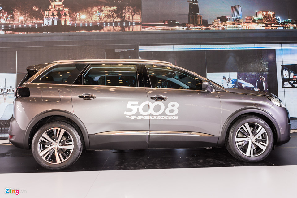 Chi tiết Peugeot 5008 giá 1,349 tỷ - đối thủ mới của Toyota Fortuner