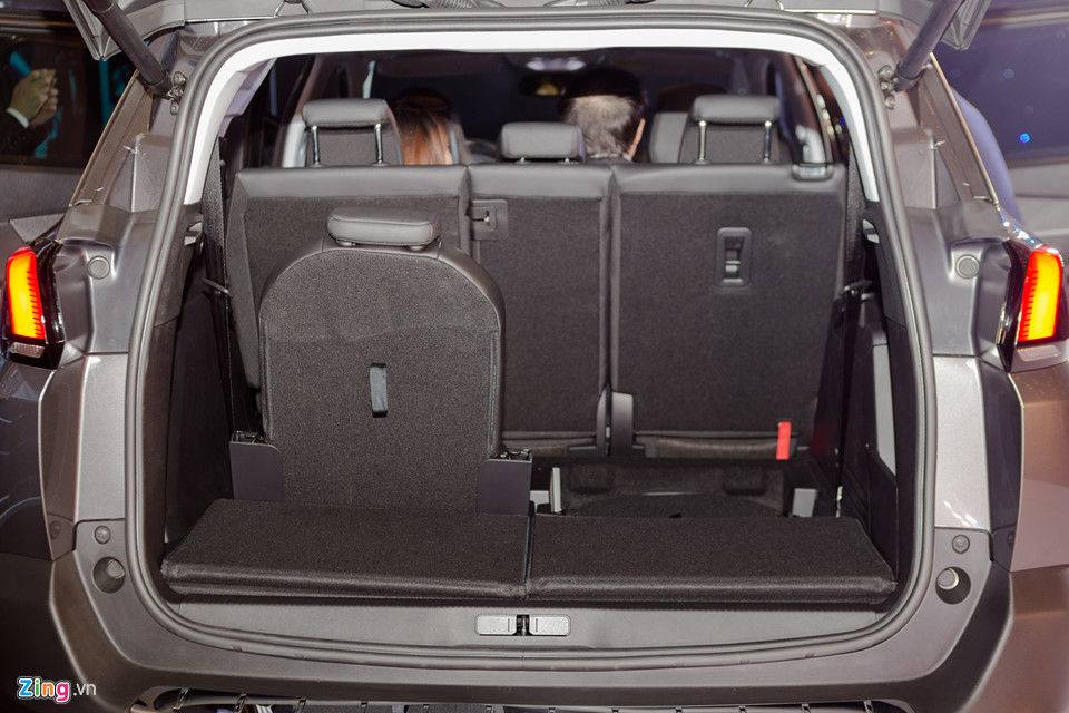 Chi tiết Peugeot 5008 giá 1,349 tỷ - đối thủ mới của Toyota Fortuner