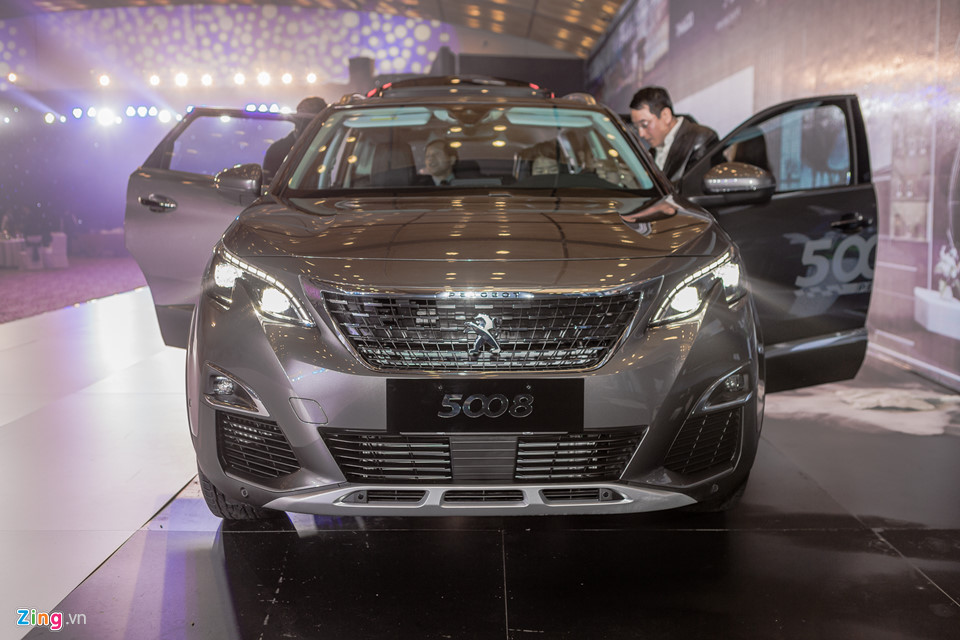 Chi tiết Peugeot 5008 giá 1,349 tỷ - đối thủ mới của Toyota Fortuner