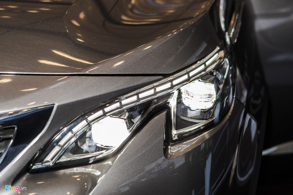 Chi tiết Peugeot 5008 giá 1,349 tỷ - đối thủ mới của Toyota Fortuner