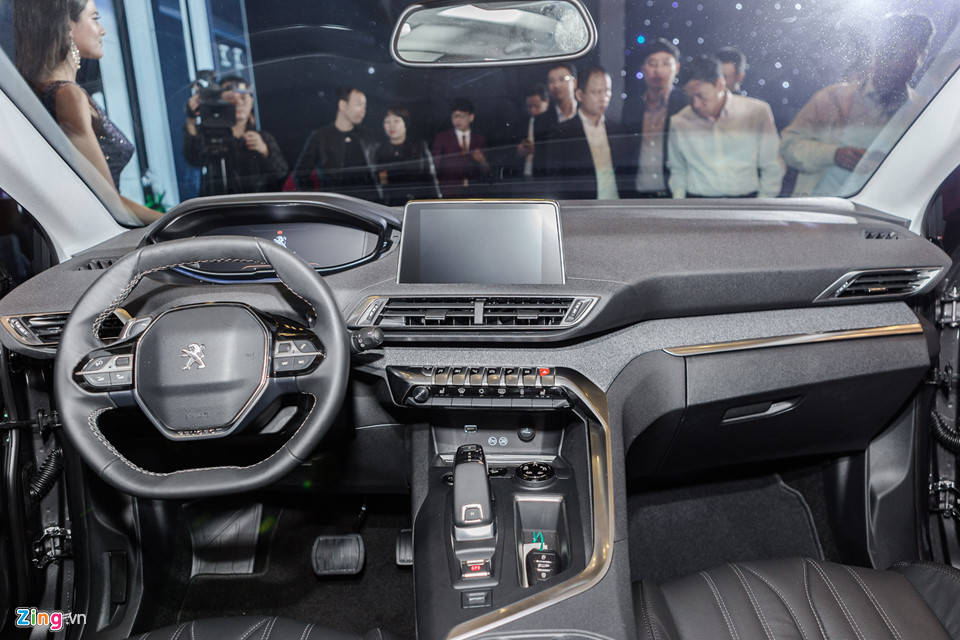 Chi tiết Peugeot 5008 giá 1,349 tỷ - đối thủ mới của Toyota Fortuner