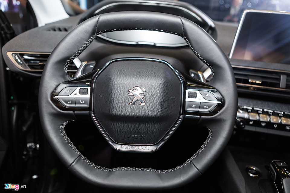 Chi tiết Peugeot 5008 giá 1,349 tỷ - đối thủ mới của Toyota Fortuner