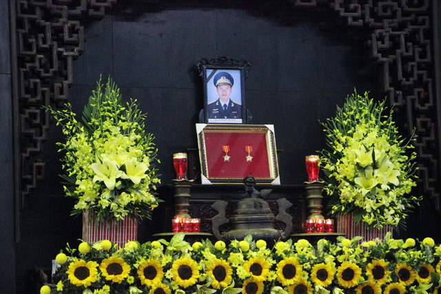 Xúc động lễ tang Thiếu tá phi công hi sinh ở Anh