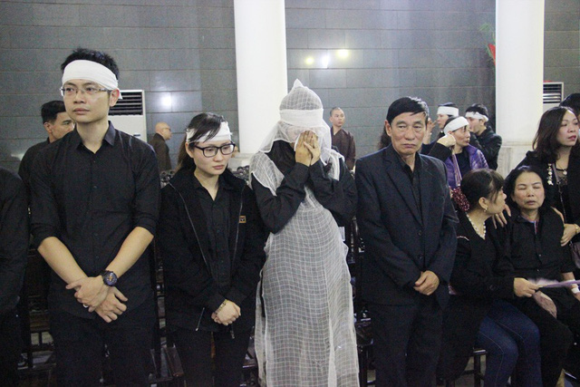 Xúc động lễ tang Thiếu tá phi công hi sinh ở Anh