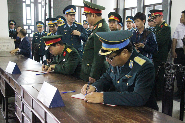 Xúc động lễ tang Thiếu tá phi công hi sinh ở Anh