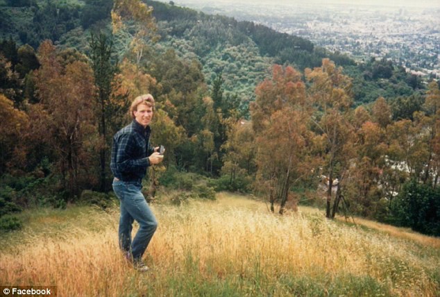 Hiến tặng tinh trùng khi còn trẻ, 30 năm sau gặp lại các con người đàn ông không tin vào mắt mình