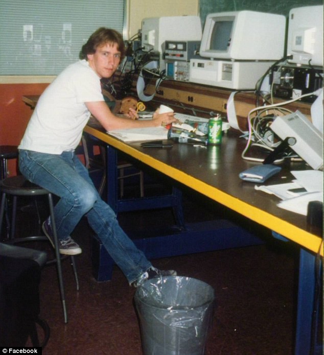 Hiến tặng tinh trùng khi còn trẻ, 30 năm sau gặp lại các con người đàn ông không tin vào mắt mình