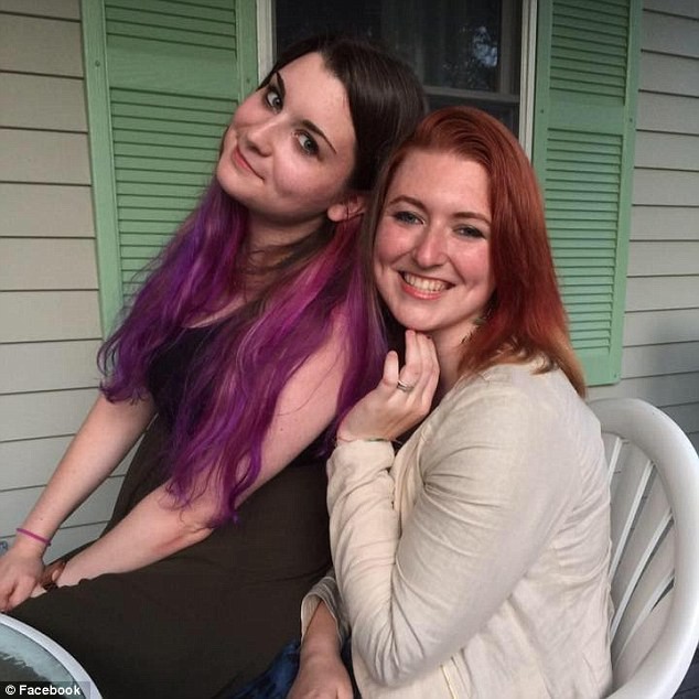 Hiến tặng tinh trùng khi còn trẻ, 30 năm sau gặp lại các con người đàn ông không tin vào mắt mình