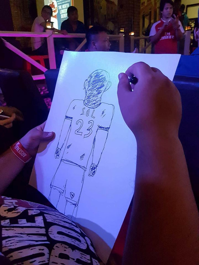 Fanpage đội bóng Arsenal đăng ảnh chúc mừng đám cưới Vinh Râu