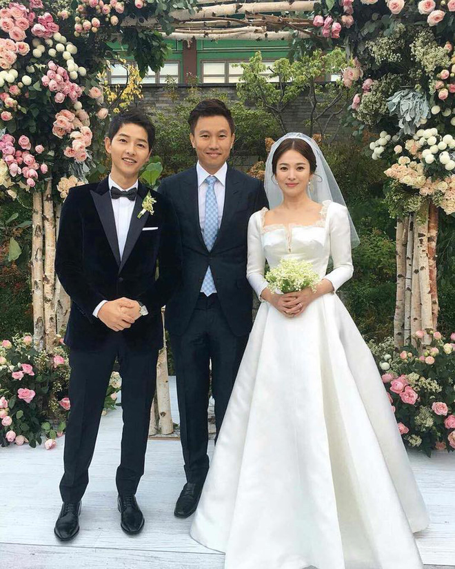 Vogue hé lộ bộ trang điểm giản dị Song Hye Kyo đã sử dụng trong ngày cưới Vogue hé lộ bộ trang điểm giản dị Song Hye Kyo đã sử dụng trong ngày cưới