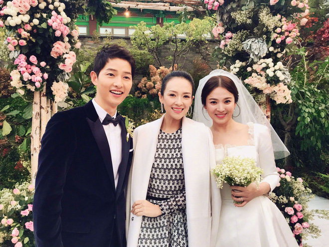 Vogue hé lộ bộ trang điểm giản dị Song Hye Kyo đã sử dụng trong ngày cưới Vogue hé lộ bộ trang điểm giản dị Song Hye Kyo đã sử dụng trong ngày cưới