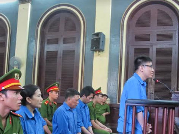 Nữ cựu giám đốc Agribank ôm hàng ngàn lượng vàng thế nào?