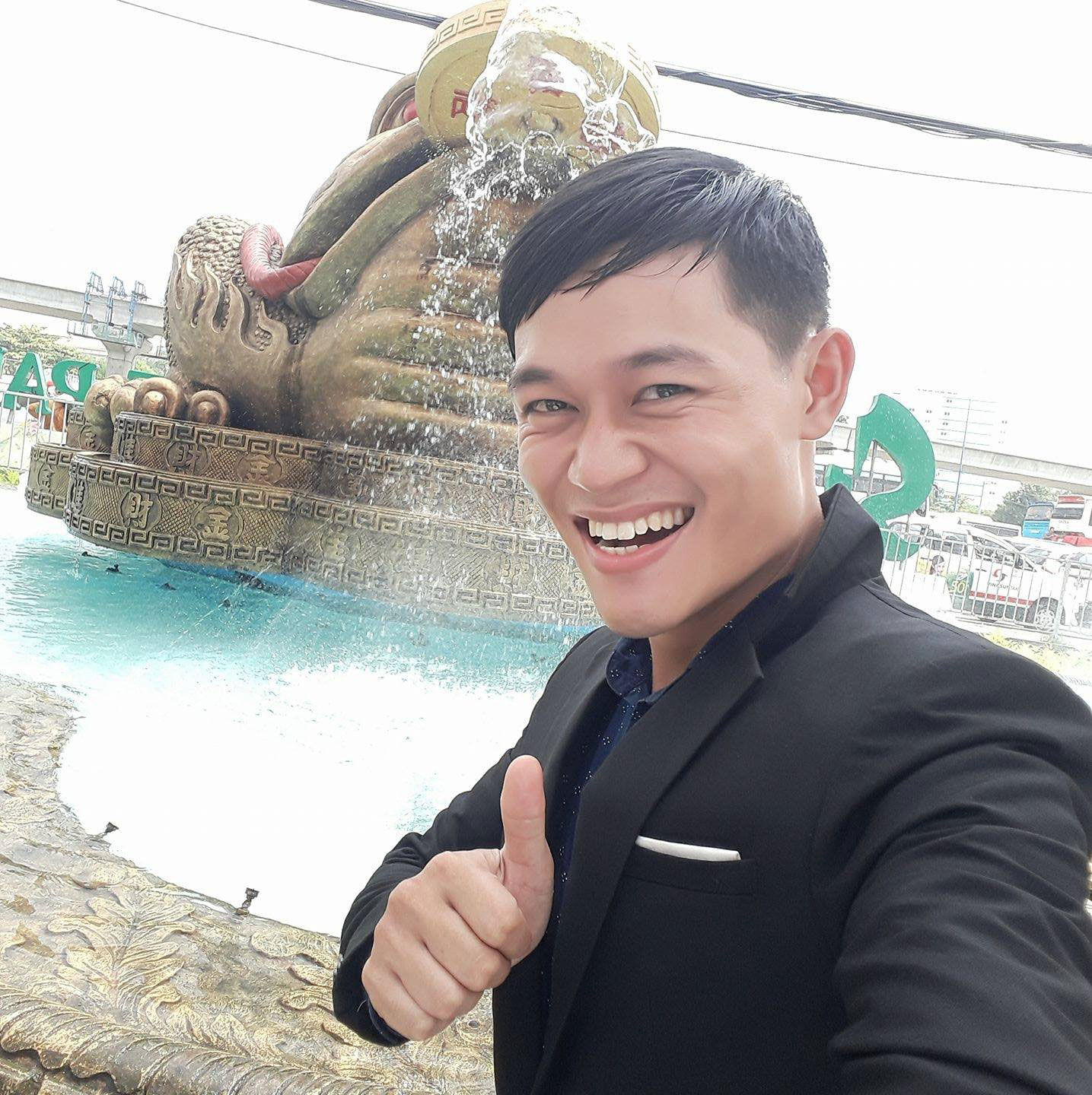 Chàng trai fan cuồng trong talkshow với Jack Ma tiết lộ: Bạn bè ai cũng nói tôi giống ông ấy!