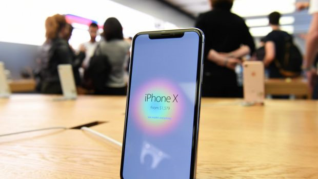 ‘Giá biến động theo giờ, buôn iPhone X như chơi chứng khoán’