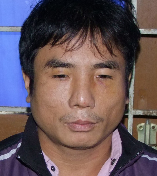 Khống chế vợ con đòi giải cứu em trai