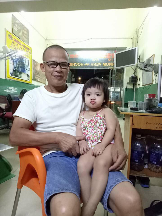 Con gái lấy chồng gần mà hóa xa, tháng đôi lần sang nước ngoài cho cháu thăm ông bà ngoại