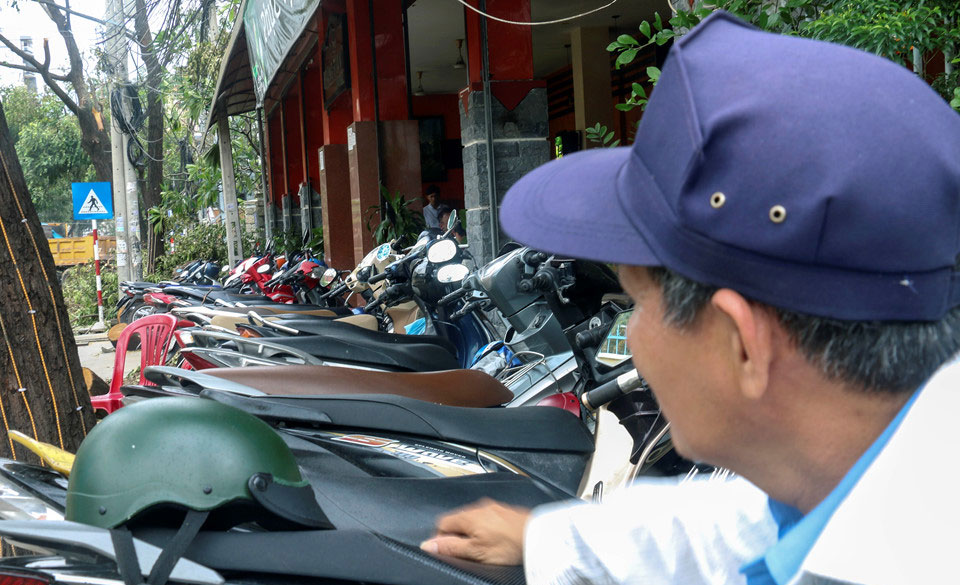 3 ngày sau bão, Nha Trang vẫn ngổn ngang