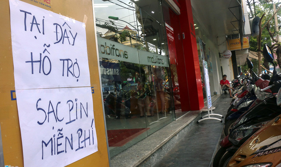 3 ngày sau bão, Nha Trang vẫn ngổn ngang