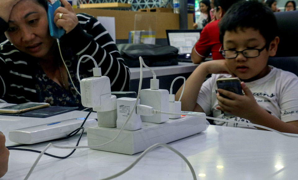 3 ngày sau bão, Nha Trang vẫn ngổn ngang