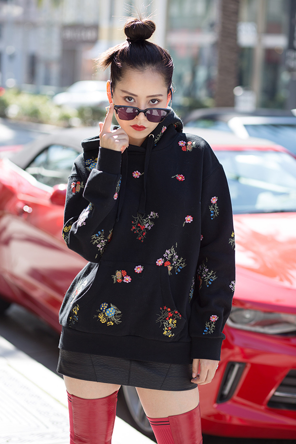 Người đẹp Việt chuộng mốt trang phục rực rỡ ngàn sắc hoa