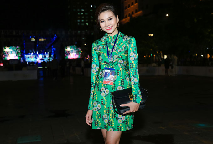 Người đẹp Việt chuộng mốt trang phục rực rỡ ngàn sắc hoa