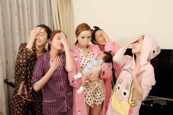 Hồ Hạnh Nhi rủ bạn bè diện đồ ngủ, tổ chức sinh nhật mừng tuổi 38 Hồ Hạnh Nhi rủ bạn bè diện đồ ngủ, tổ chức sinh nhật mừng tuổi 38